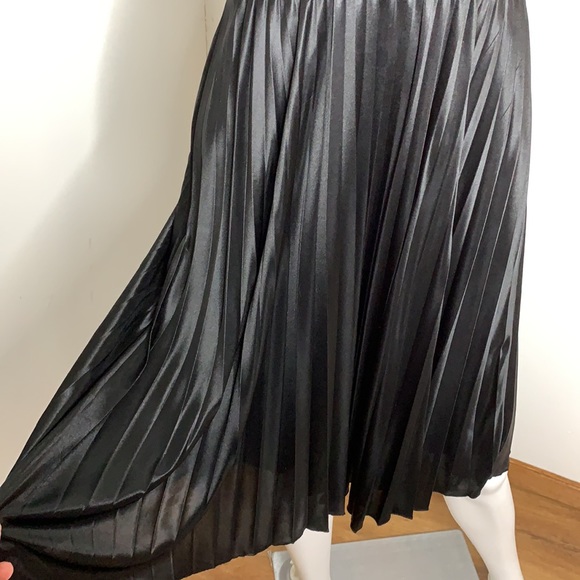 Gorgeous Studio Y Beaded Black Valentine's day Dress Size Small - Picture 4 of 16